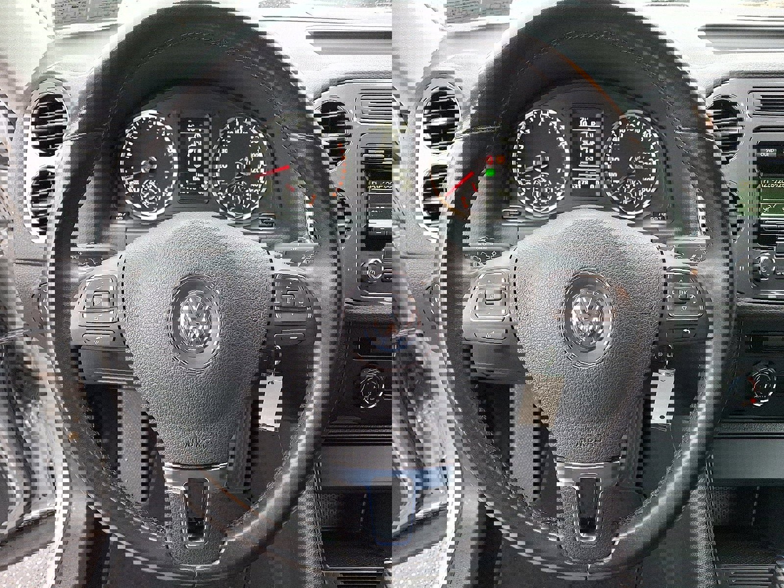 Used 2013 Volkswagen Tiguan S image 17