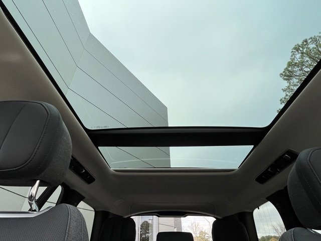 New 2025 Land Rover Range Rover SE image 10