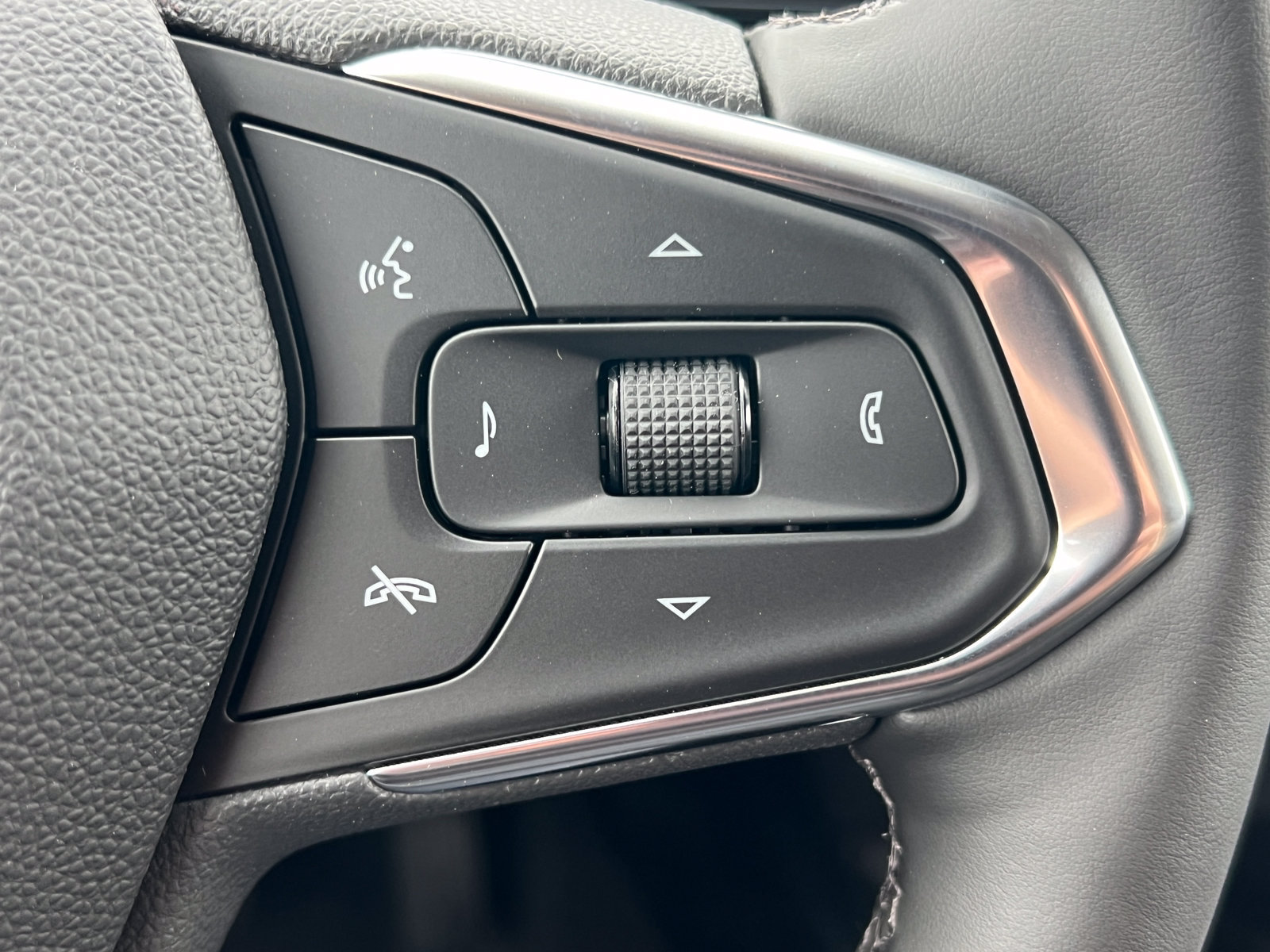 New 2026 Chevrolet Trax ACTIV w/ Sunroof Package FWD image 21