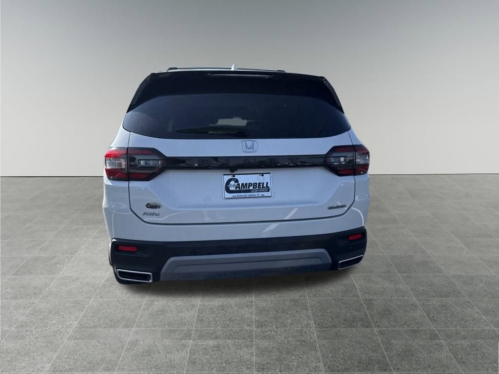 Used 2023 Honda Pilot Touring image 4