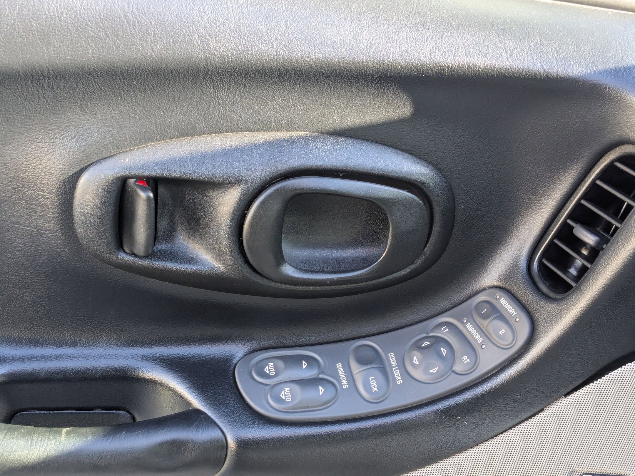 Used 1999 Chevrolet Corvette Coupe w/ Roof Pkg image 17