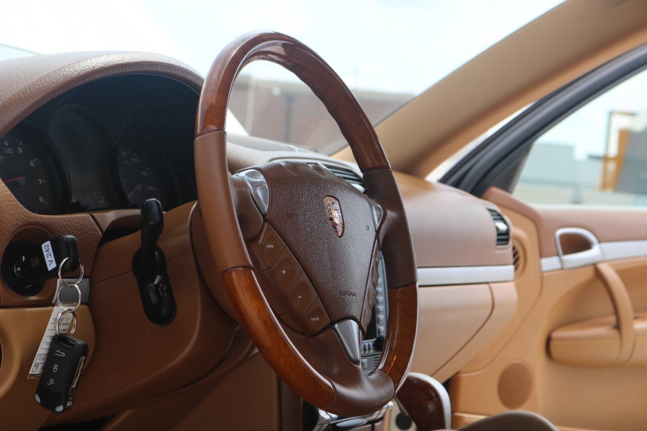 Used 2008 Porsche Cayenne AWD/4WD image 9