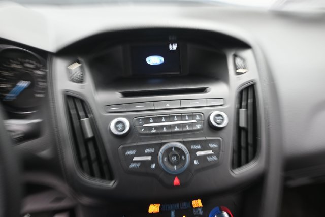 Used 2017 Ford Focus SE FWD image 22