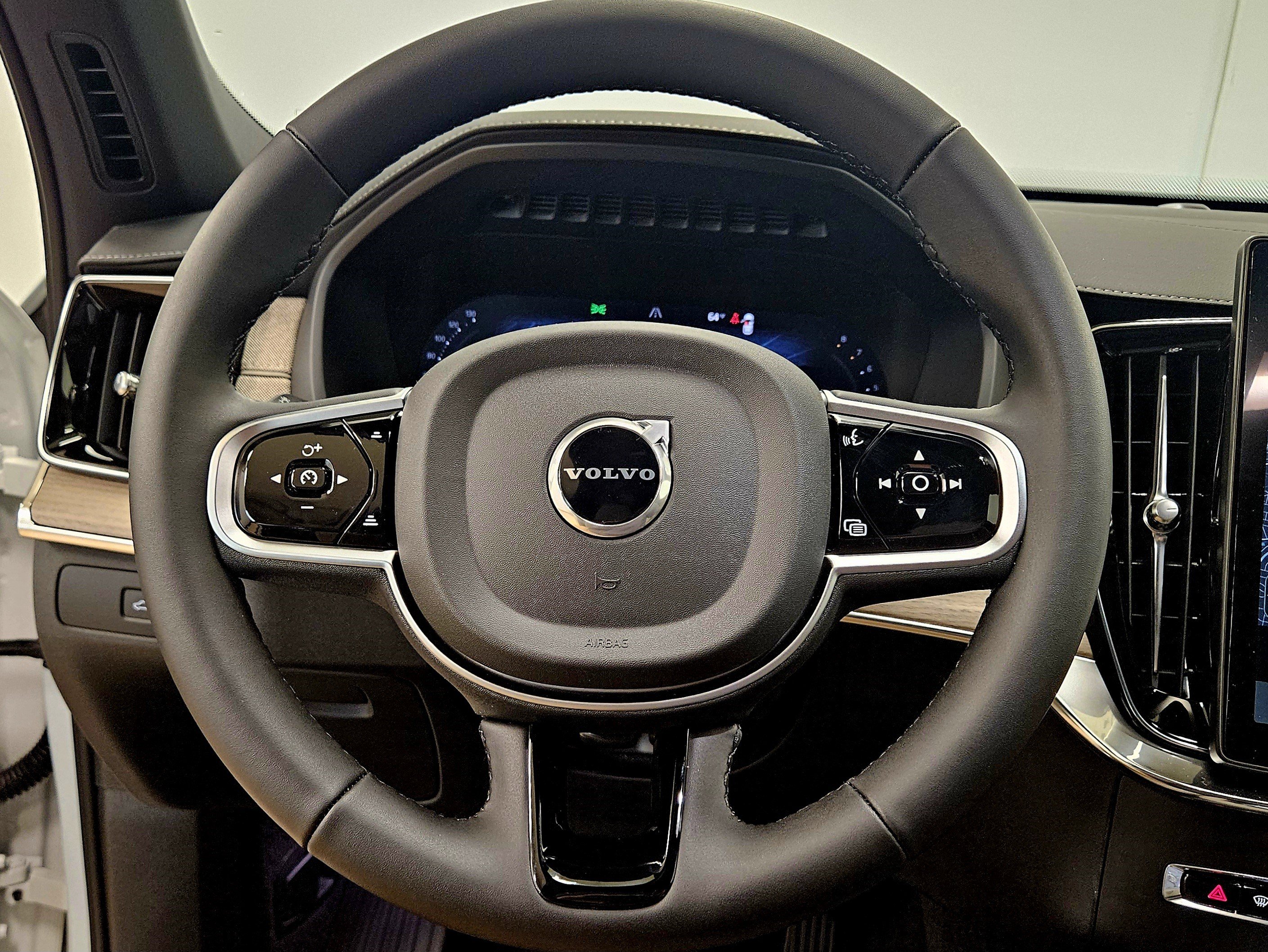 New 2026 Volvo XC90 B5 Core image 43