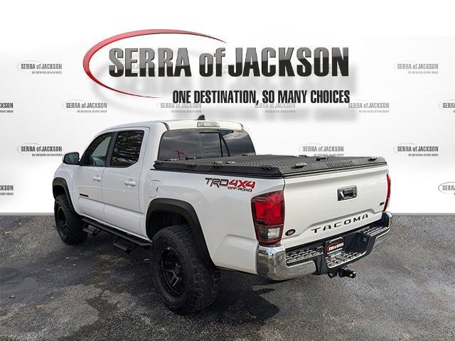 Used 2019 Toyota Tacoma TRD Off-Road image 2
