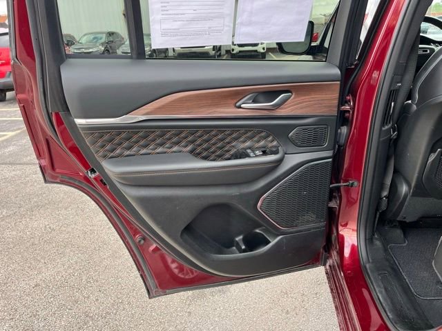 Used 2022 Jeep Grand Cherokee Summit AWD/4WD image 36