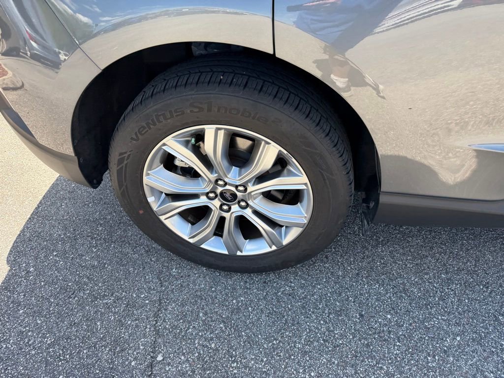 Used 2024 Ford Edge Titanium image 5