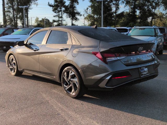 Used 2025 Hyundai Elantra Sport FWD image 7