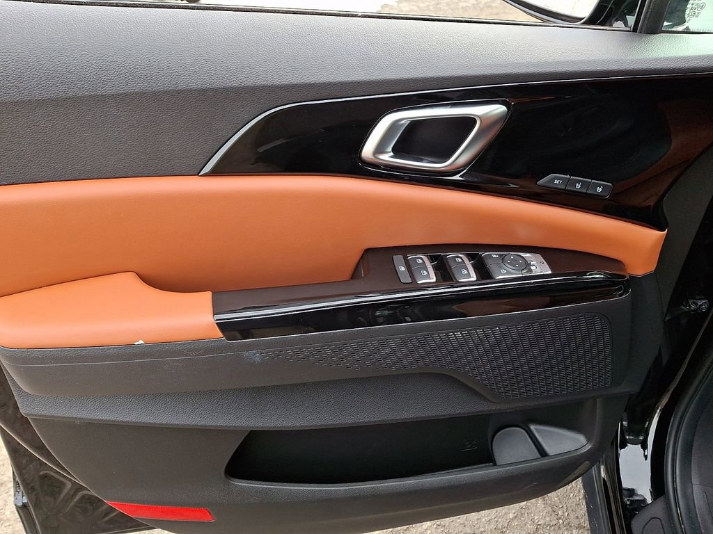 Certified 2023 Kia Carnival SX image 12