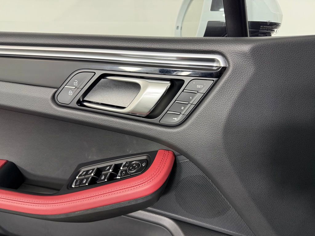 Certified 2026 Porsche Macan Turbo image 20