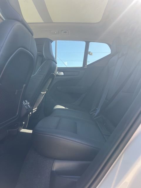 Used 2025 Volvo XC40 B5 Core image 23