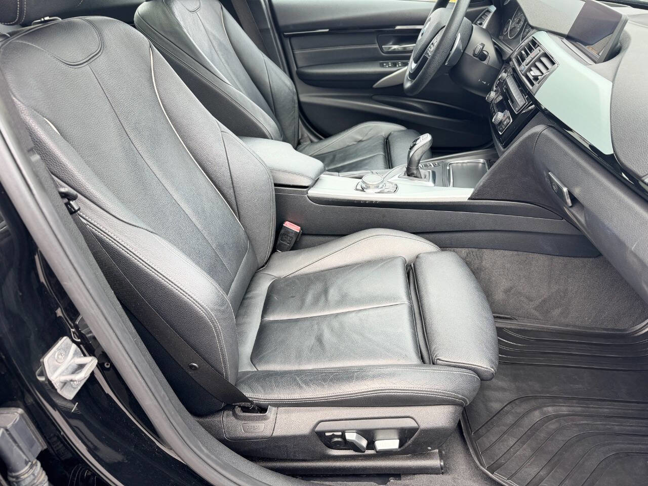 Used 2017 BMW 330i xDrive Wagon image 19