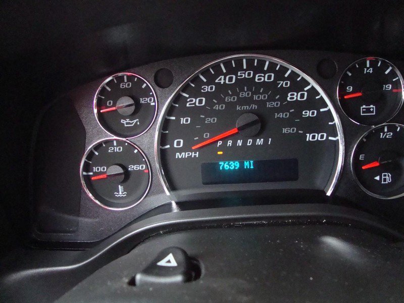Used 2025 Chevrolet Express 2500 w/ Driver Convenience Package RWD image 4