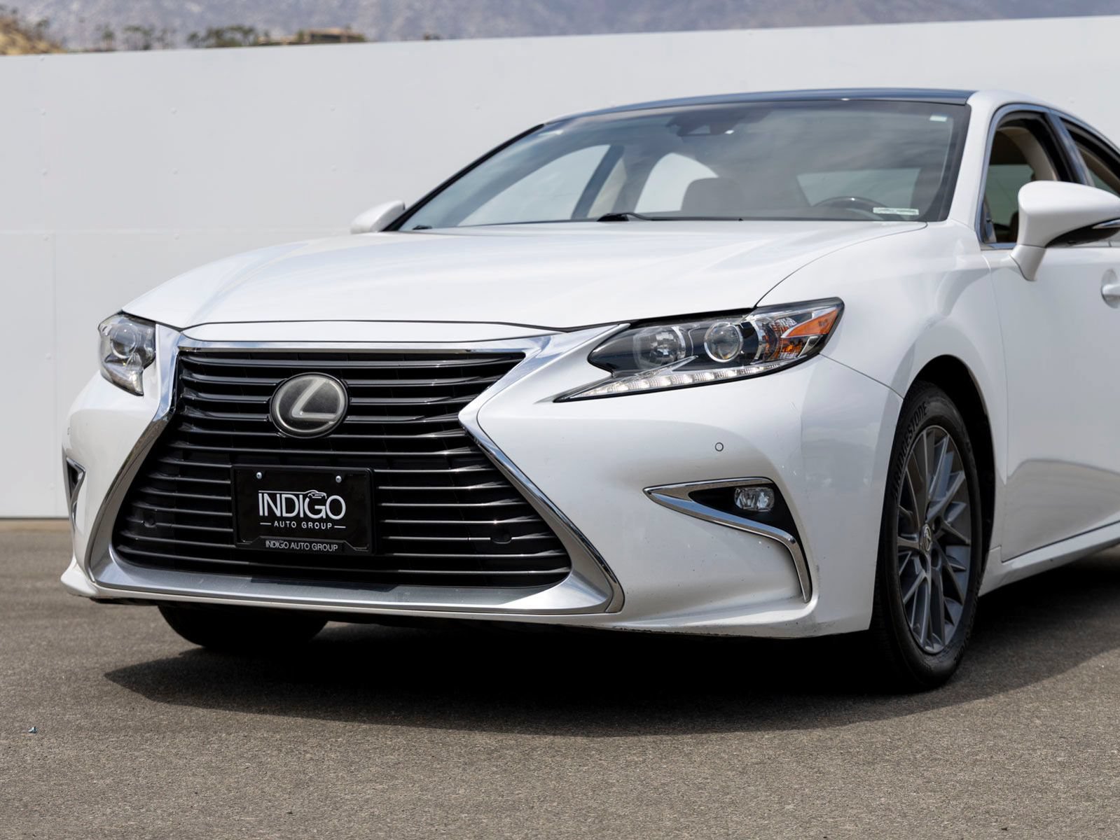 Used 2018 Lexus ES 350 w/ Navigation System Package FWD image 3