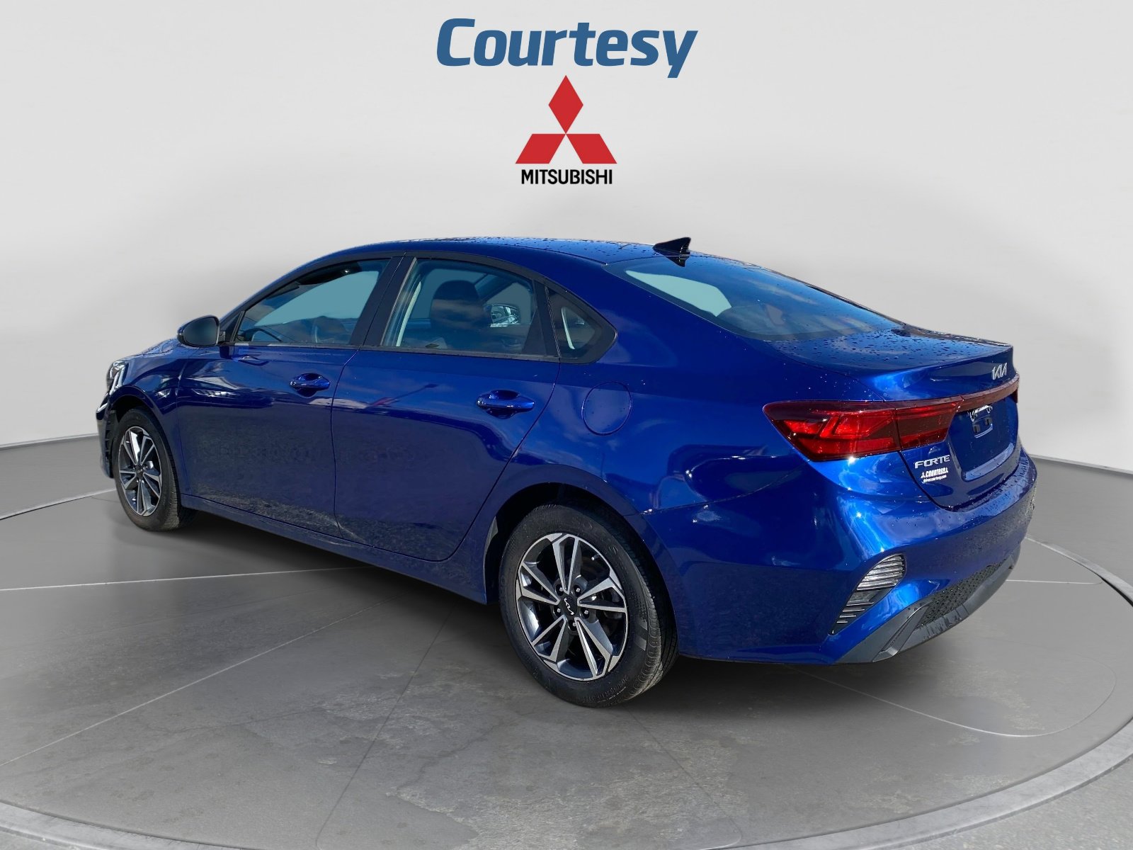 Used 2024 Kia Forte LXS w/ LXS Technology Package FWD image 3