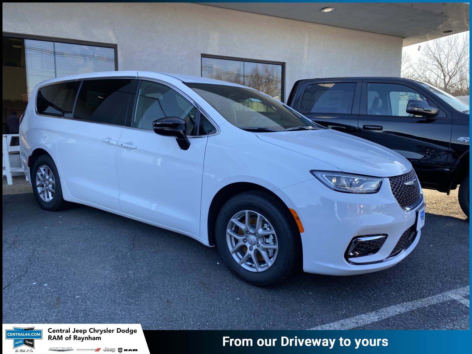 New 2026 Chrysler Pacifica Select