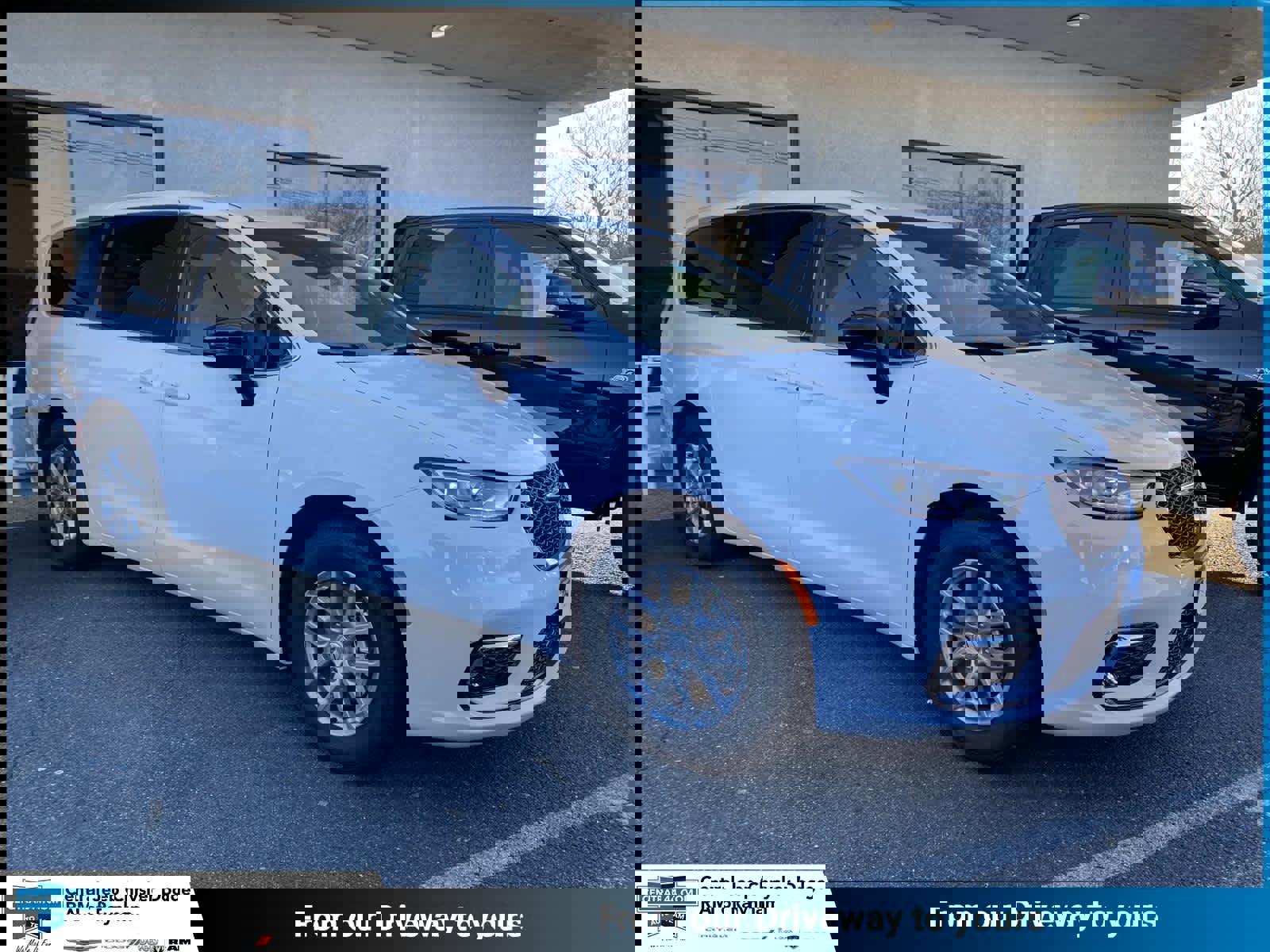 New 2026 Chrysler Pacifica Select FWD image 1