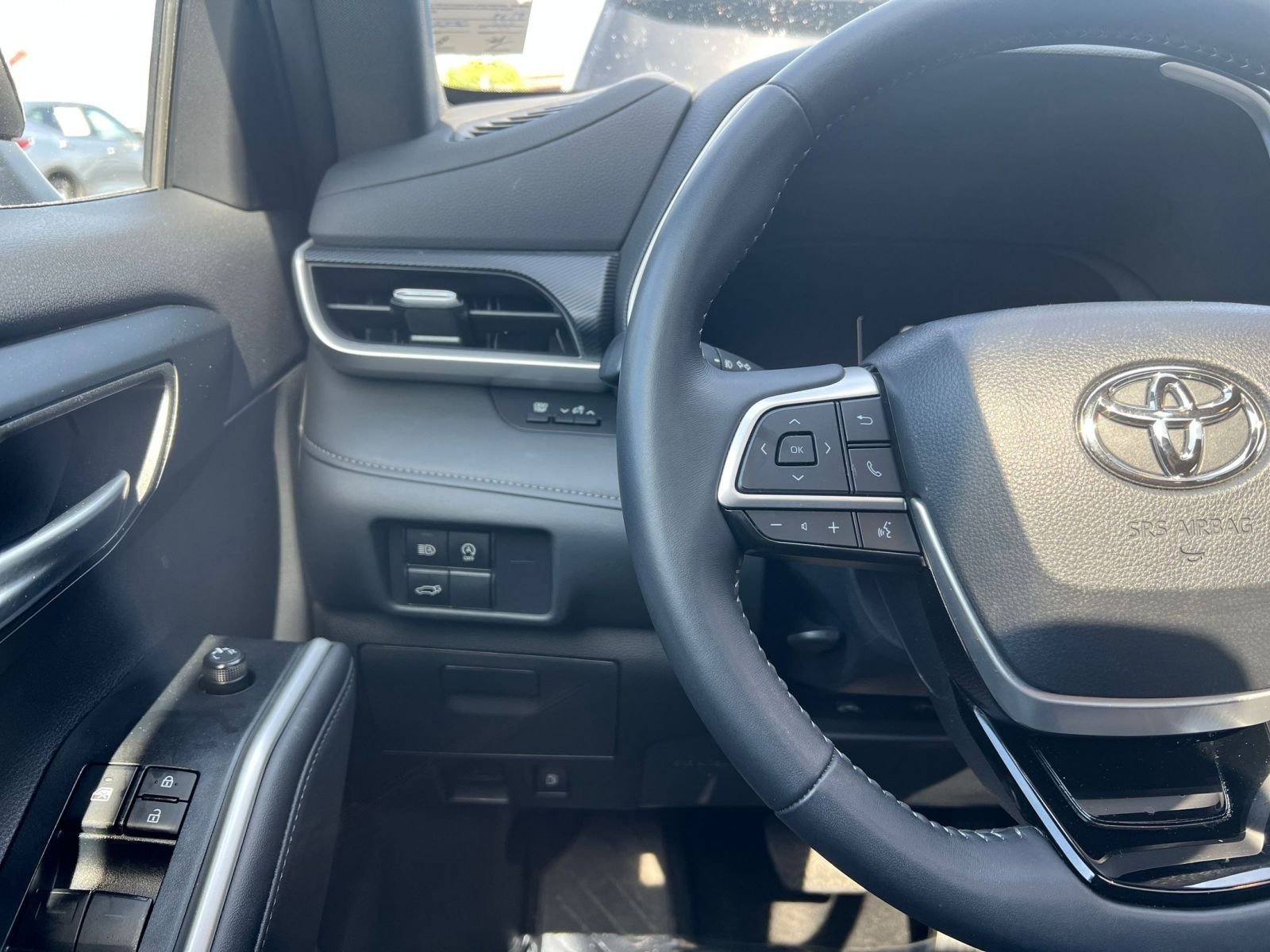 Used 2025 Toyota Highlander XSE AWD/4WD image 37