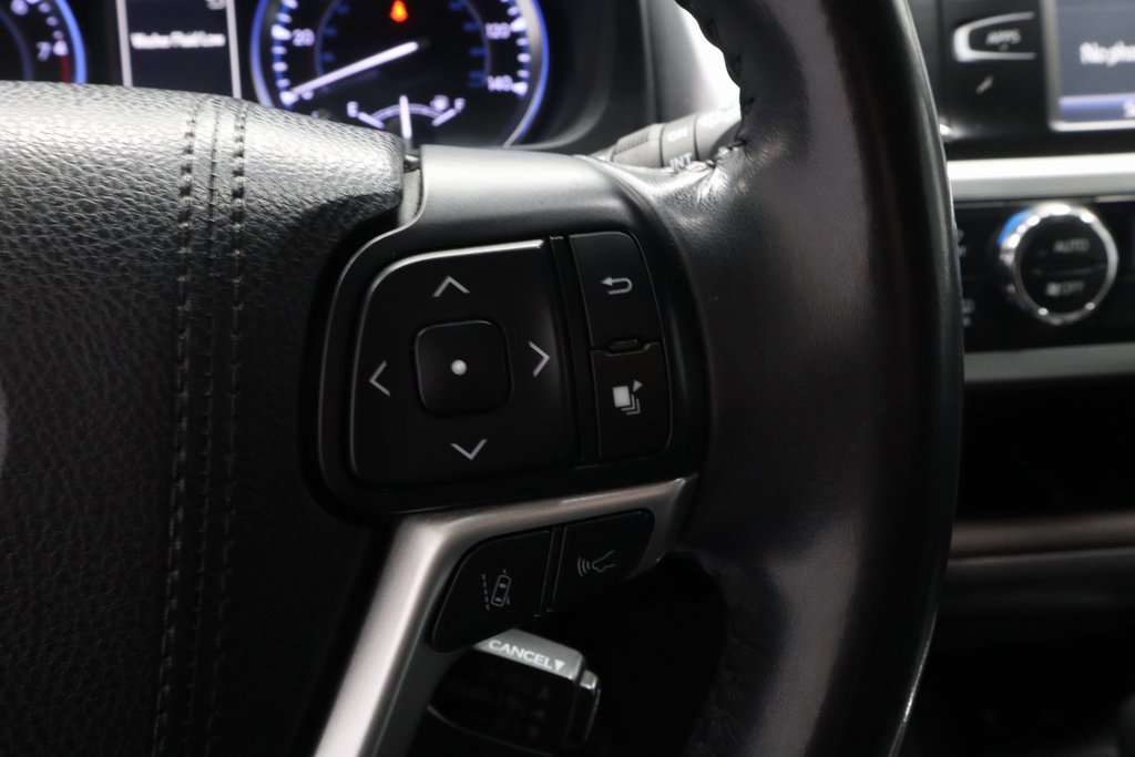 Used 2018 Toyota Highlander XLE image 31