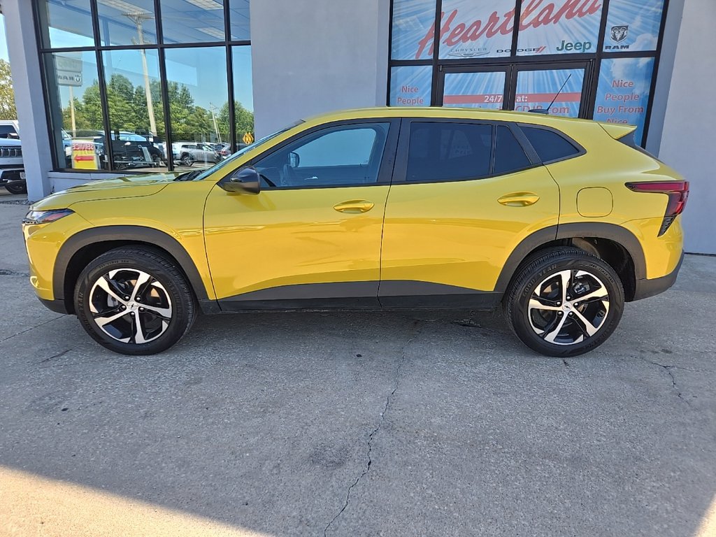 Used 2024 Chevrolet Trax RS w/ Driver Confidence Package FWD image 4