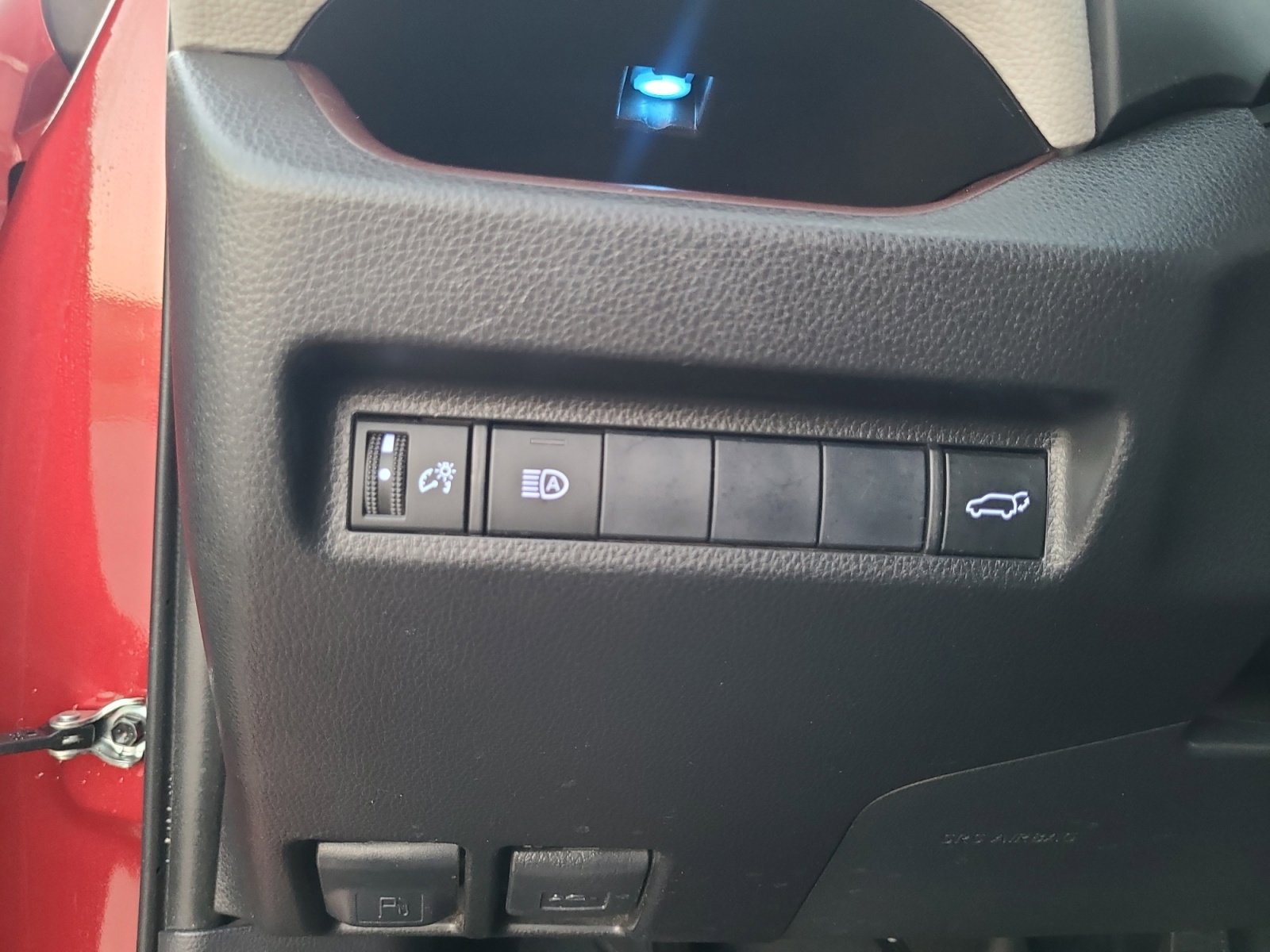 Used 2020 Toyota RAV4 Limited image 27