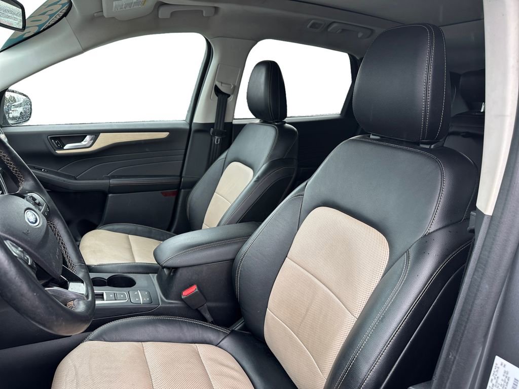 Used 2022 Ford Escape Titanium w/ Titanium Elite Package AWD/4WD image 9
