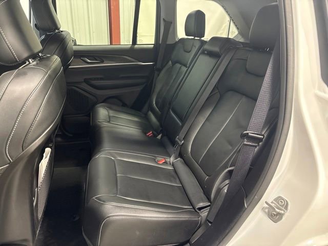 Used 2023 Jeep Grand Cherokee Limited AWD/4WD image 17