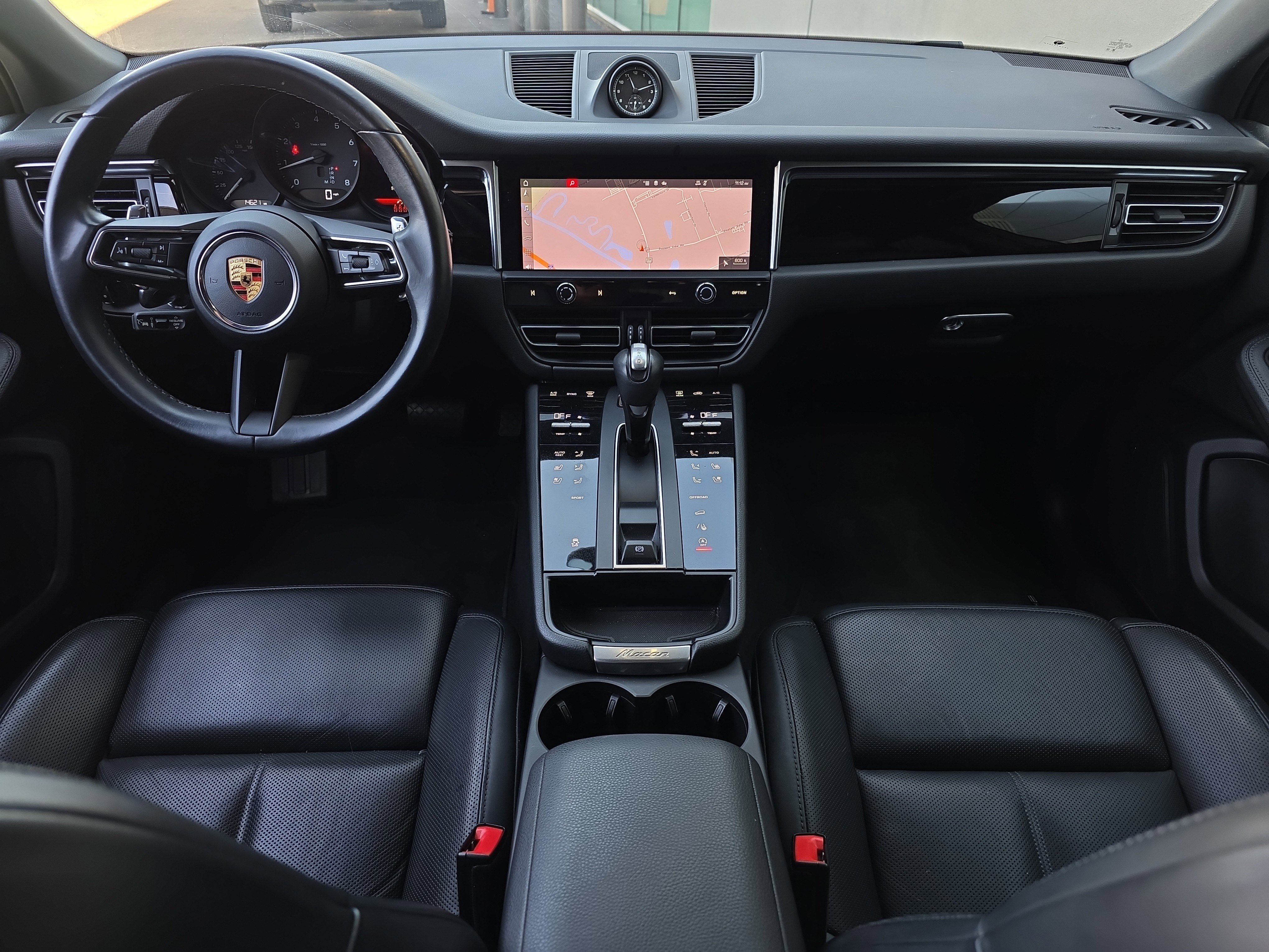 Certified 2024 Porsche Macan image 16