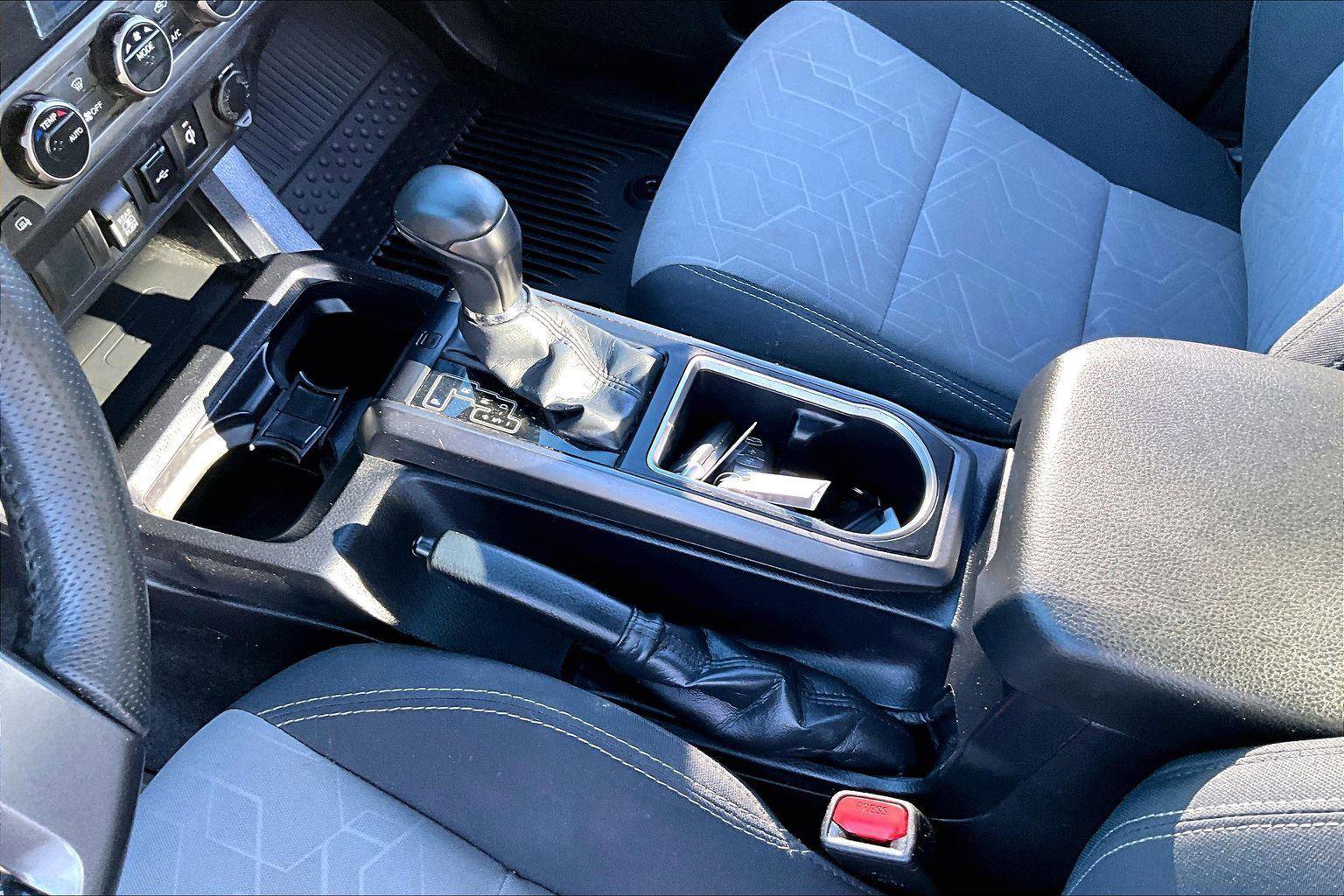 Used 2022 Toyota Tacoma TRD Off-Road image 15