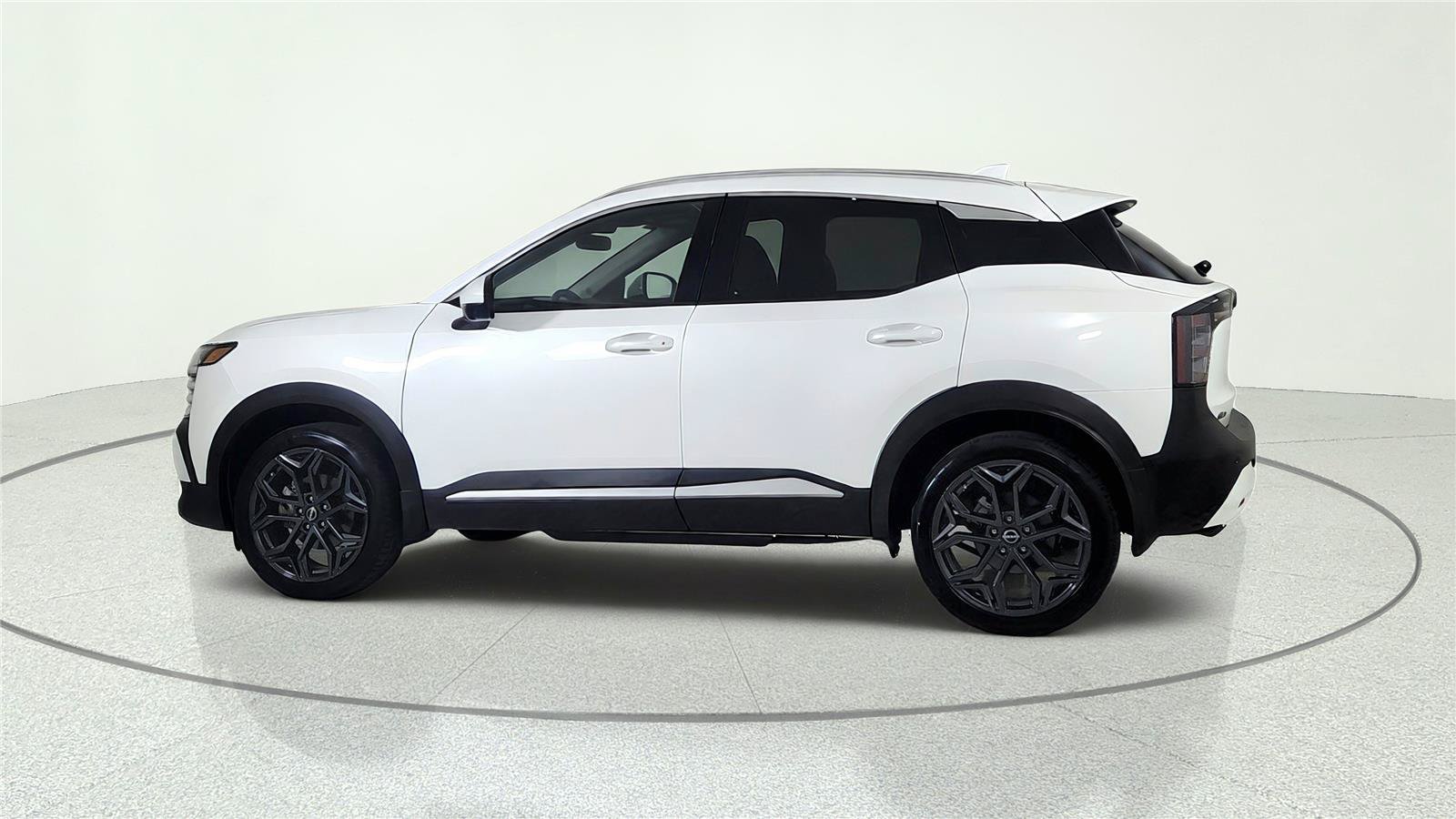 Used 2025 Nissan Kicks SR AWD/4WD image 4
