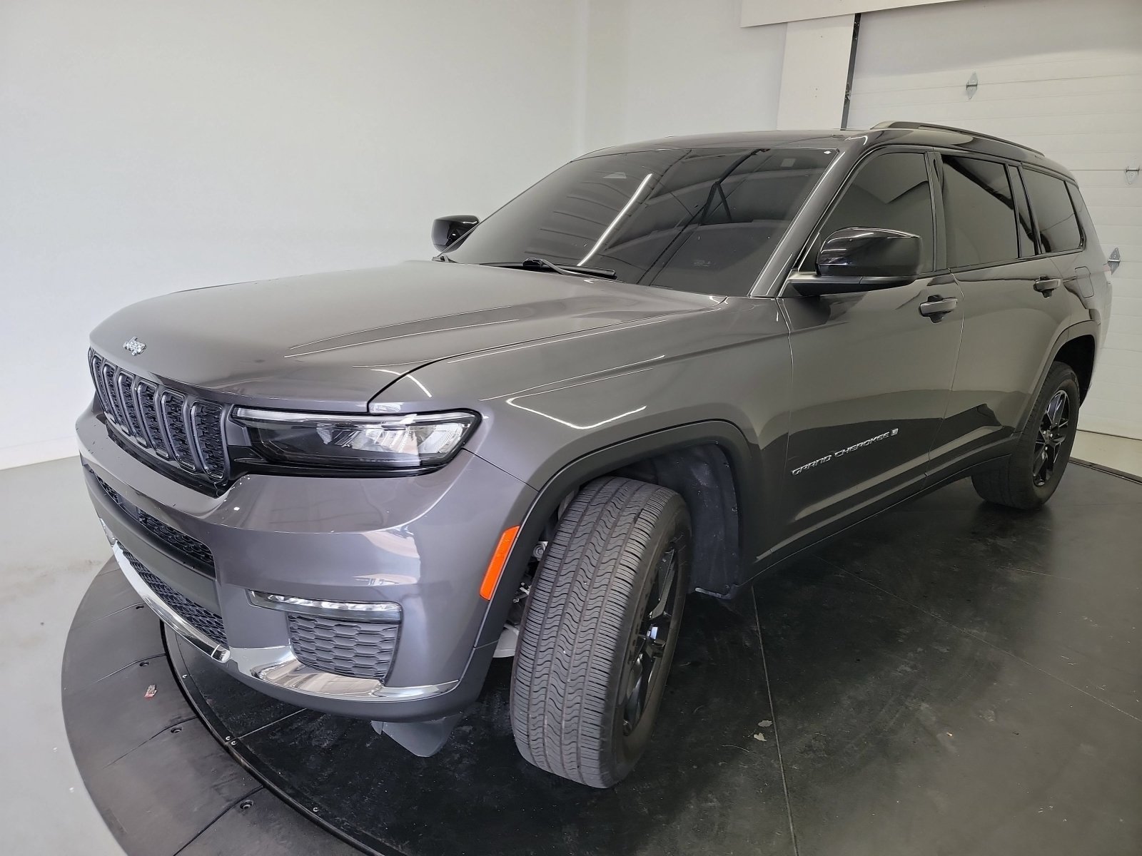 Used 2023 Jeep Grand Cherokee L Laredo AWD/4WD video 3