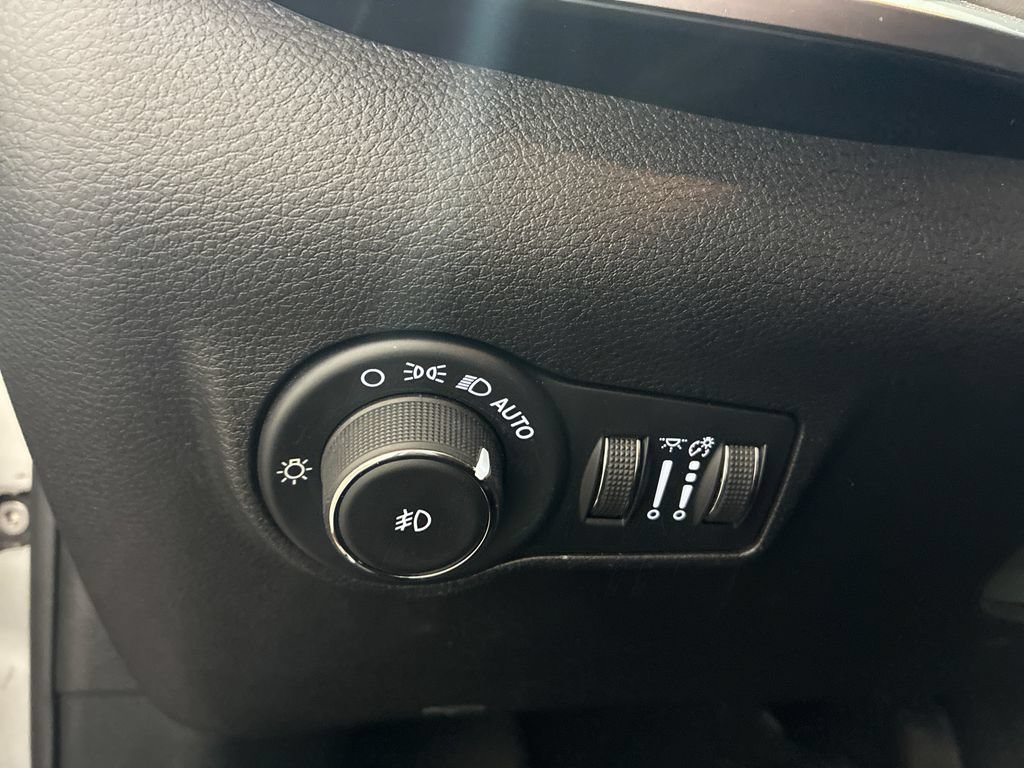 Used 2025 Jeep Compass Limited AWD/4WD image 26