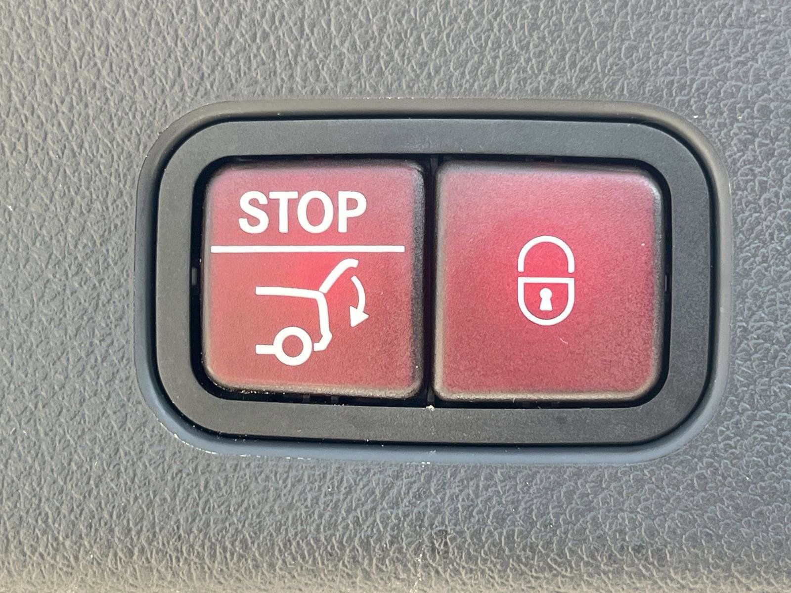 Certified 2025 Mercedes-Benz GLC 300 image 11