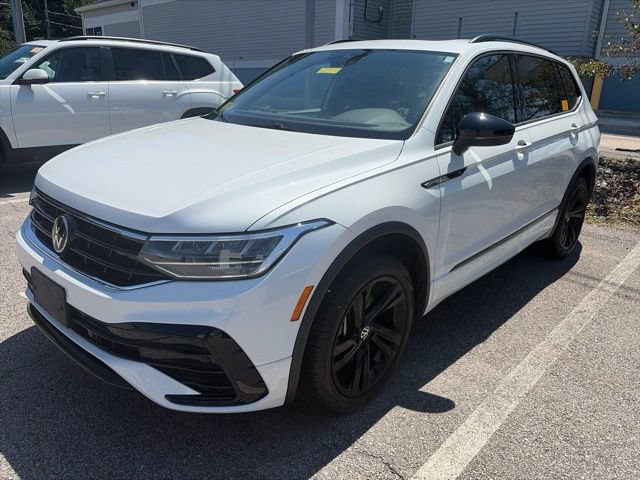 Certified 2024 Volkswagen Tiguan SE R-Line AWD/4WD image 3