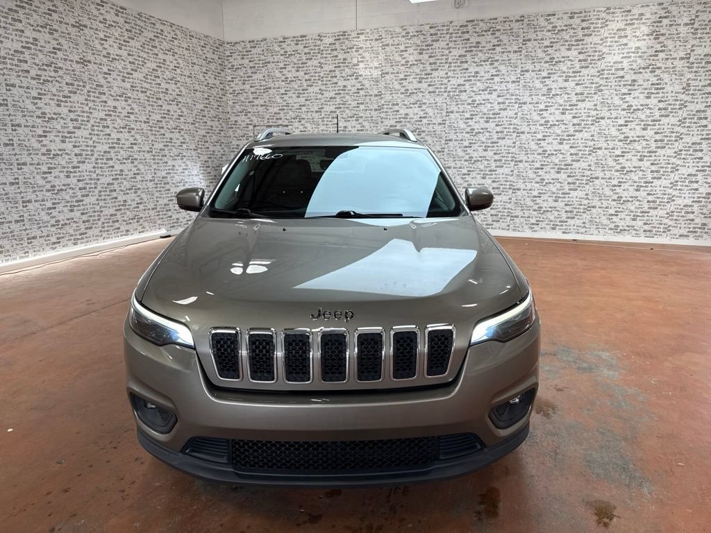 Used 2019 Jeep Cherokee Latitude Plus w/ Comfort/Convenience Group FWD image 2