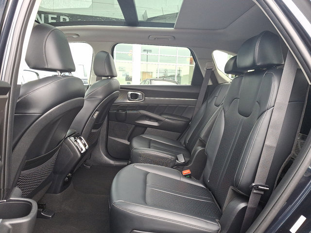 Used 2022 Kia Sorento SX w/ Panoramic Sunroof Package image 10