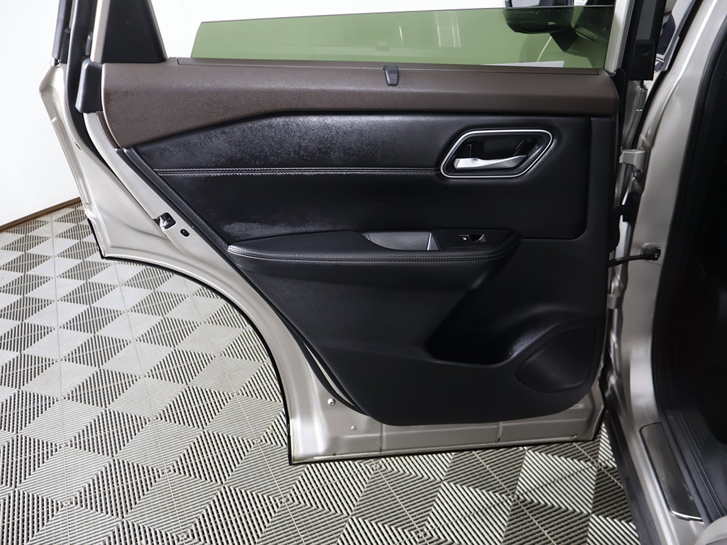 Used 2023 Nissan Rogue Platinum w/ Platinum Premium Package AWD/4WD image 28