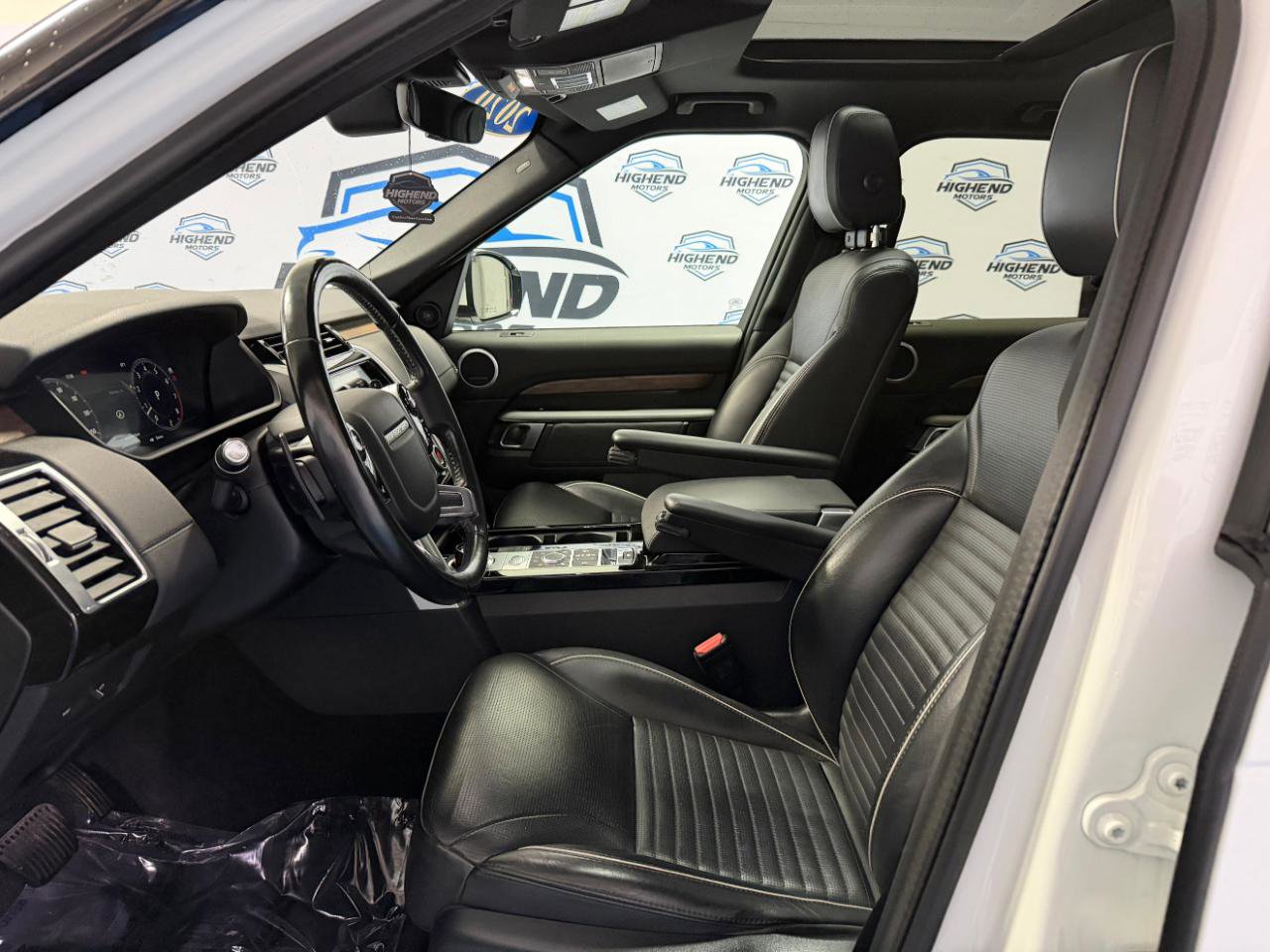 Used 2020 Land Rover Discovery HSE AWD/4WD image 16
