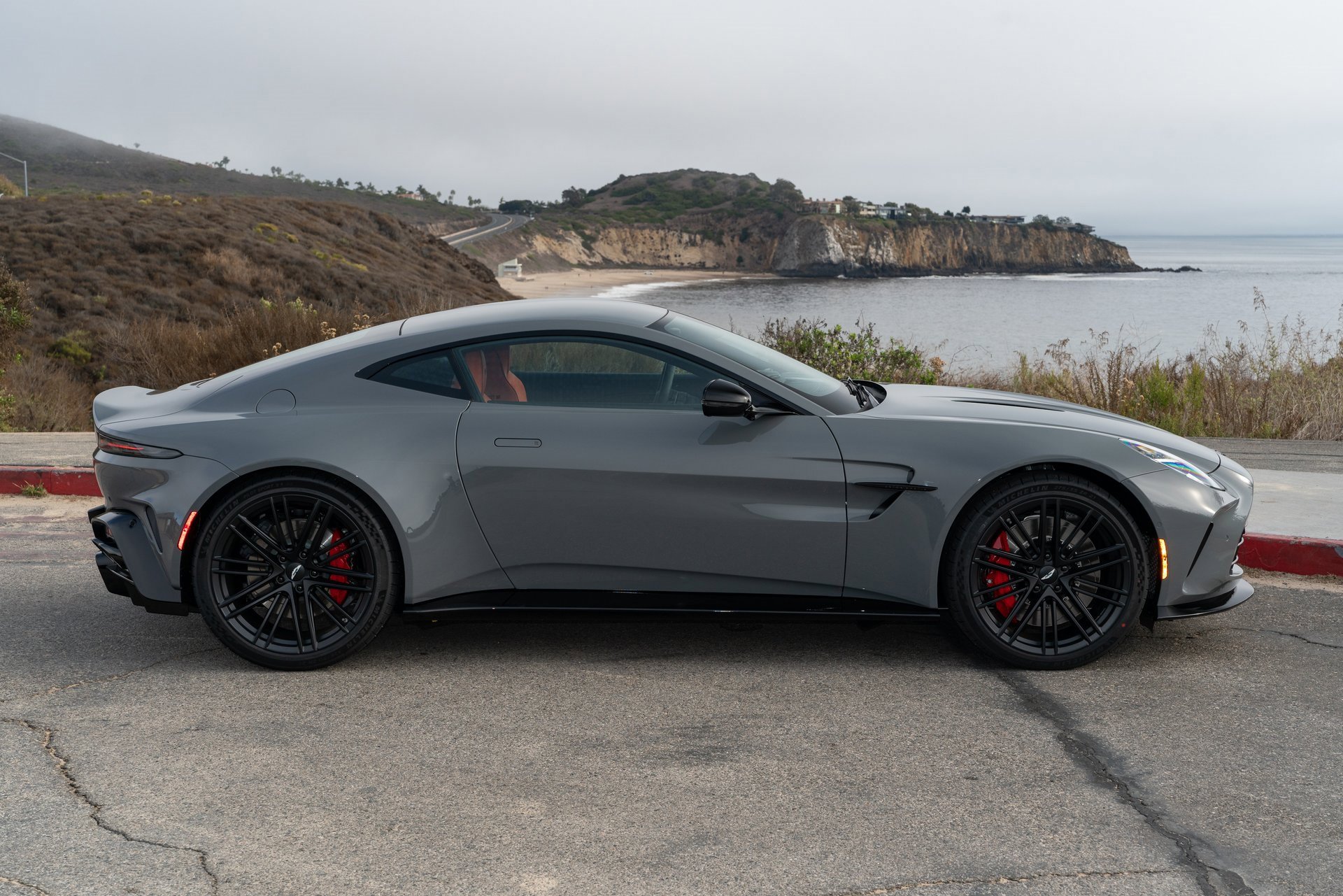 Used 2025 Aston Martin V8 Vantage Coupe image 26