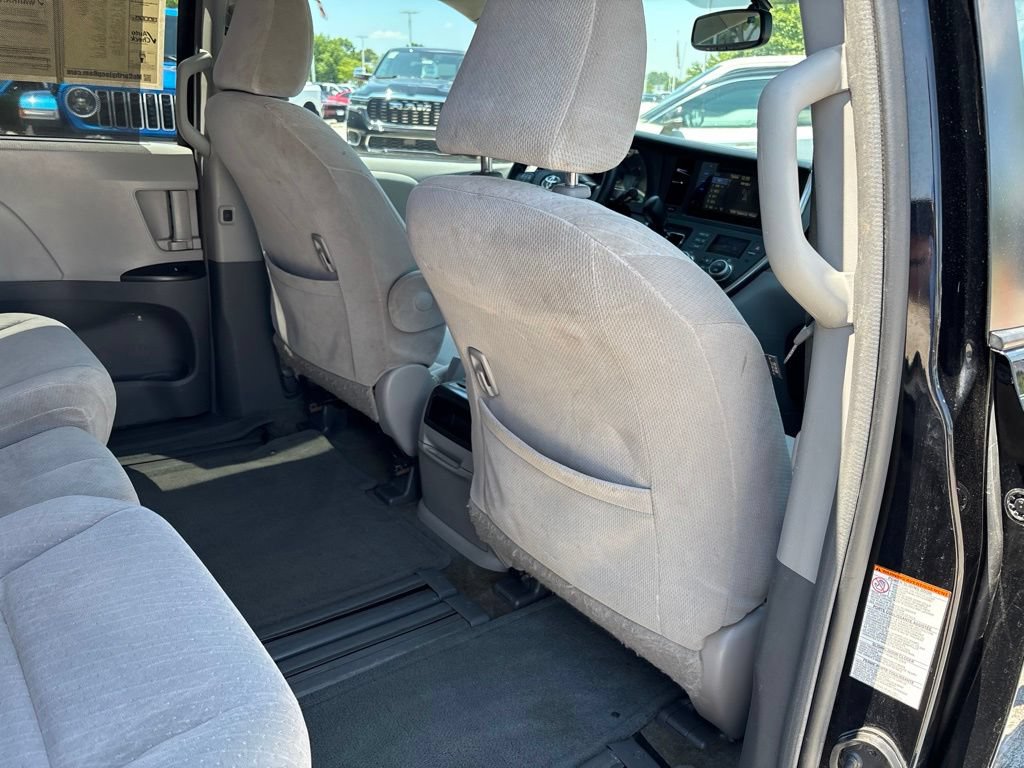 Used 2017 Toyota Sienna LE FWD image 48