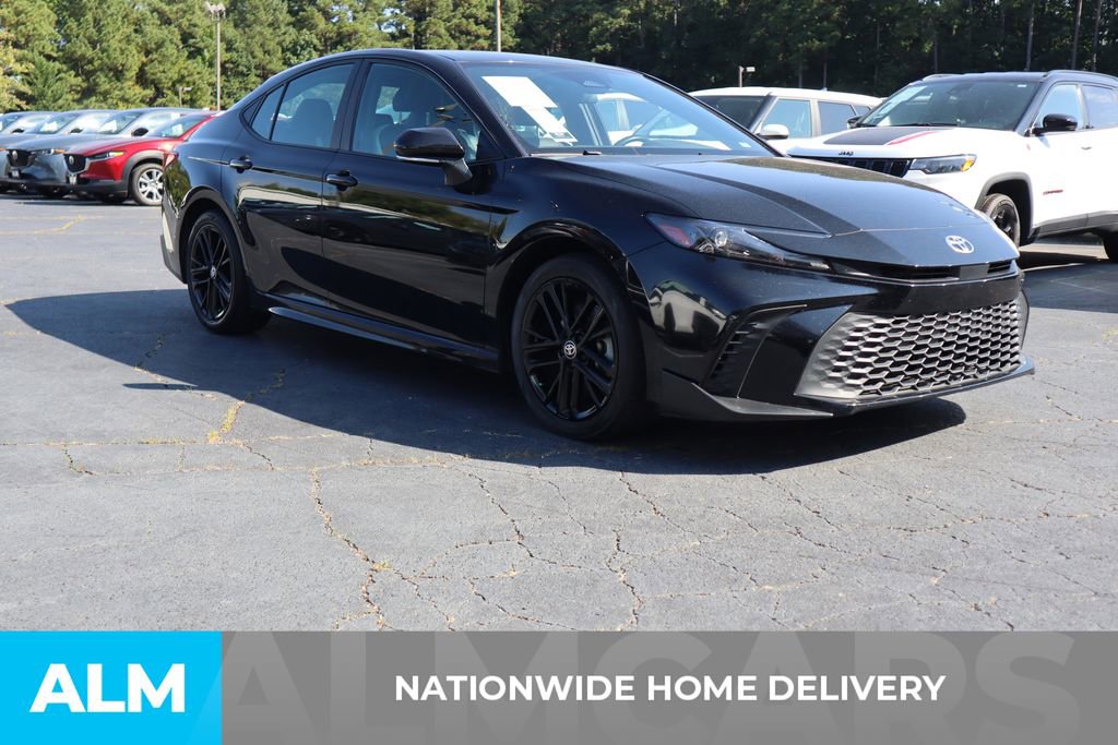 Used 2025 Toyota Camry SE image 5