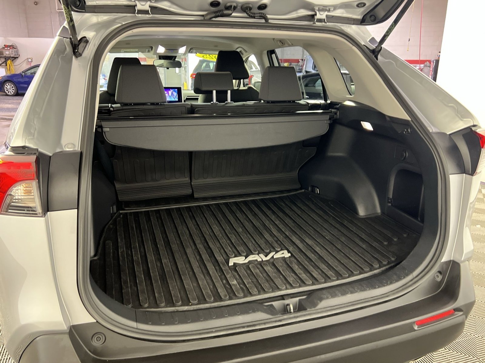 Used 2025 Toyota RAV4 XLE image 26