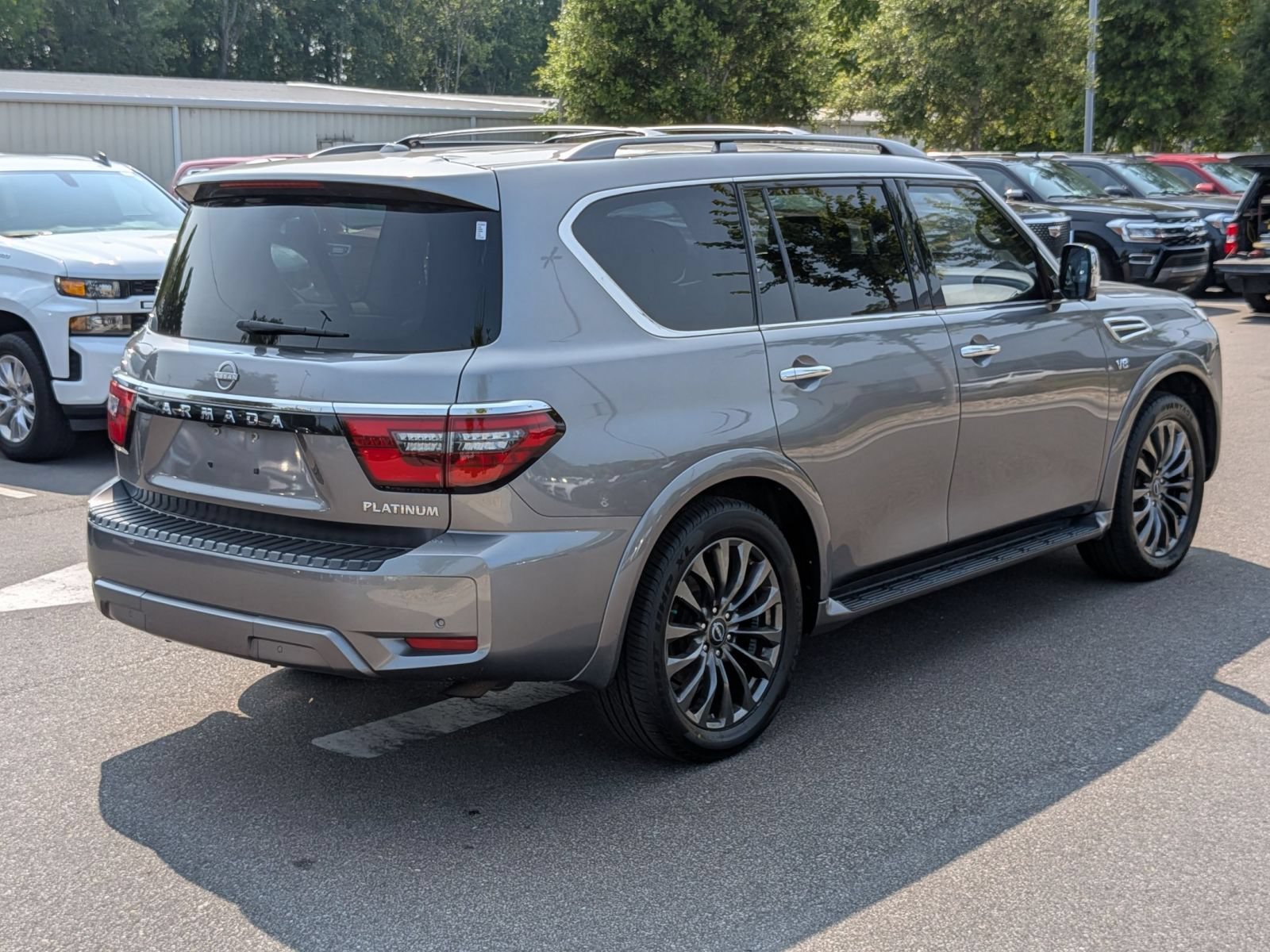 Used 2022 Nissan Armada Platinum w/ Captain's Chairs Package RWD image 3