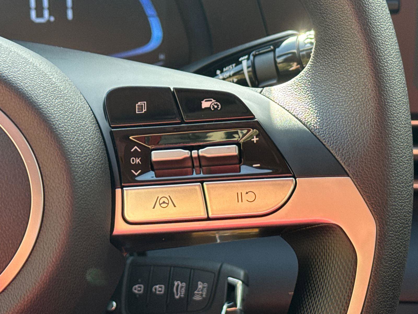 New 2025 Hyundai Elantra SE image 23