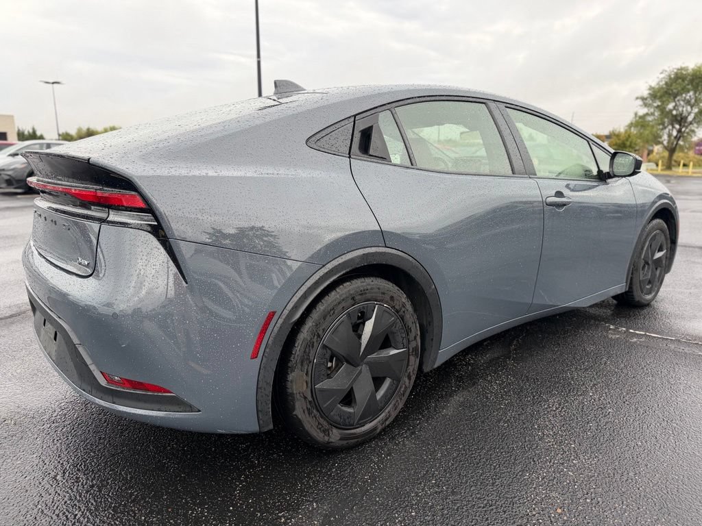 Used 2025 Toyota Prius LE FWD image 7