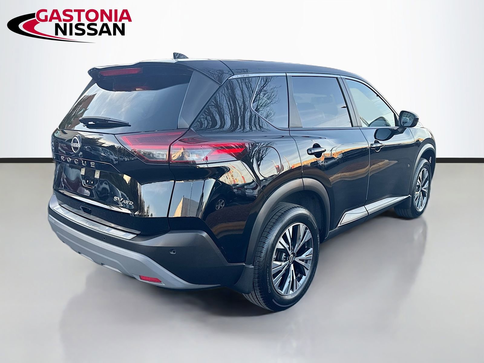 Used 2023 Nissan Rogue SV image 9