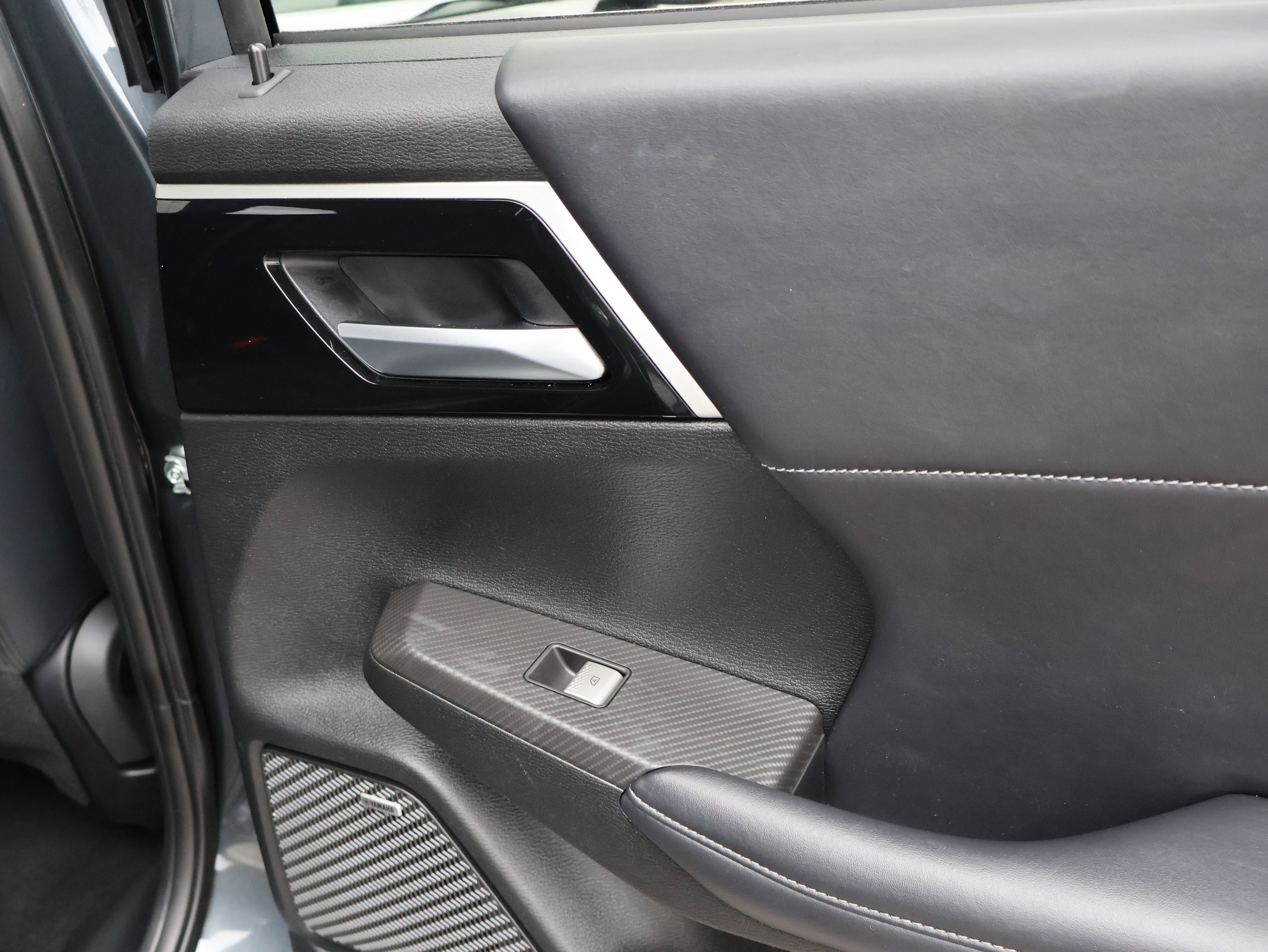 Used 2025 Mitsubishi Outlander SE image 14