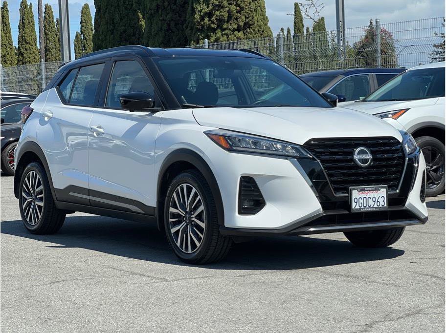 Used 2023 Nissan Kicks SR FWD image 3