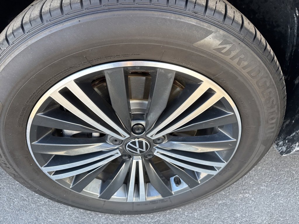 Used 2024 Volkswagen Tiguan SE image 34
