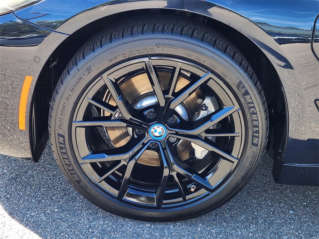 Used 2022 BMW 530e xDrive 530e iPerformance w/ M Sport Package image 11